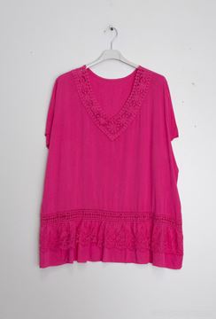 Immagine di CURVY GIRL VISCOSE SUMMER TOP WITH LACE DETAIL.